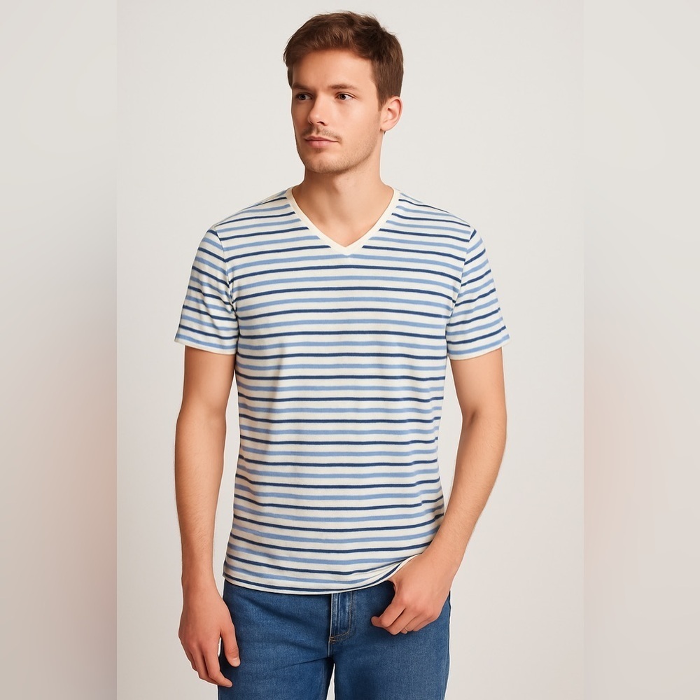 GAP Men’s Blue & White Striped V-Neck T-Shirt – Size M